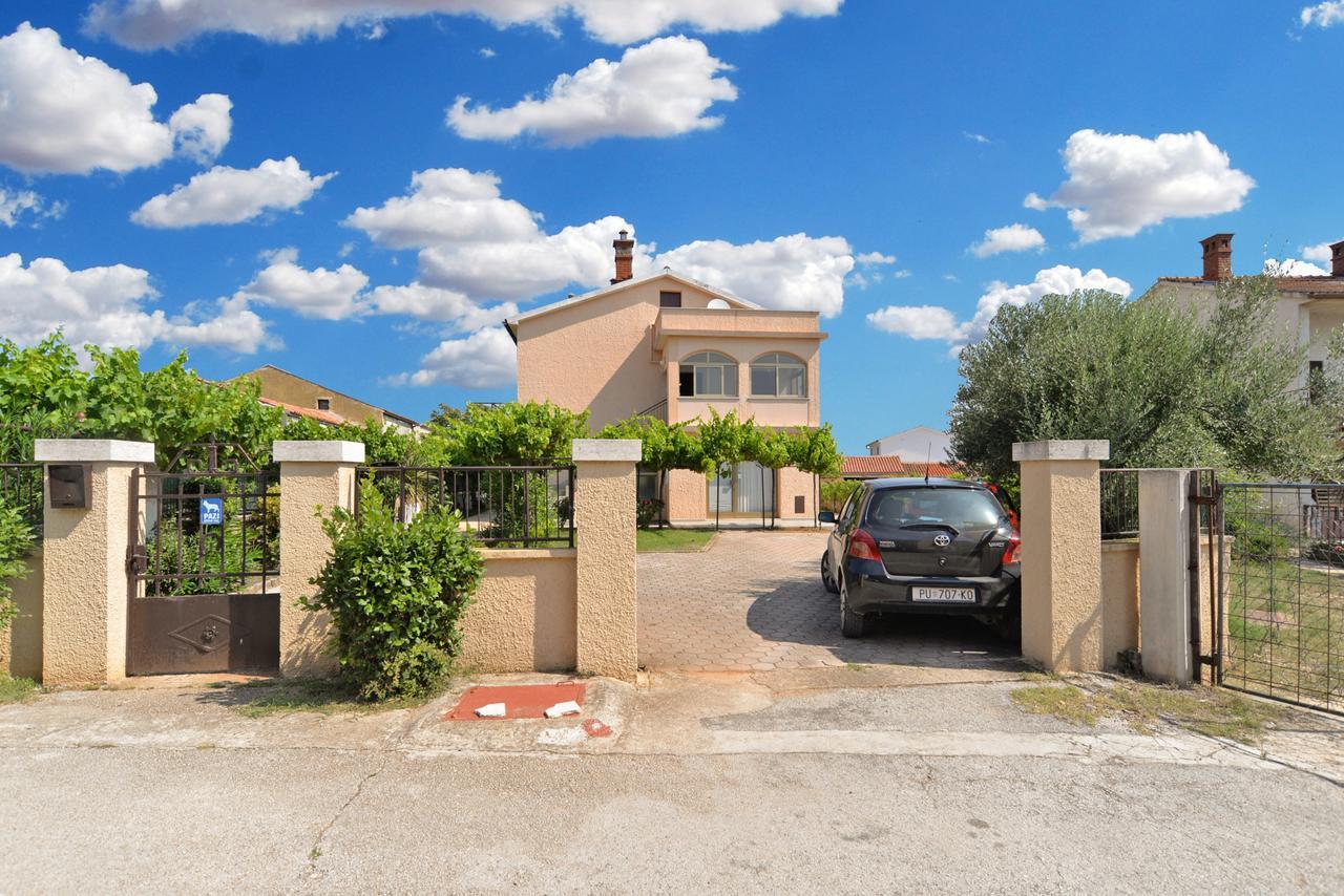 Apartments Gracijano 1724 Ližnjan المظهر الخارجي الصورة